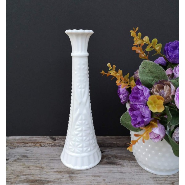 Milk Glass vase star vintage